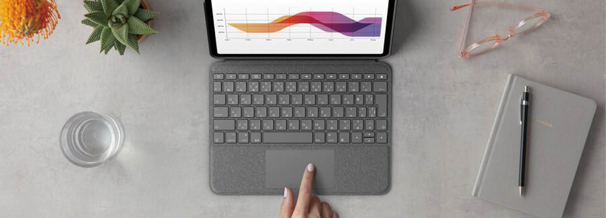 トラックパッドを搭載したiPad Air用キーボードケース